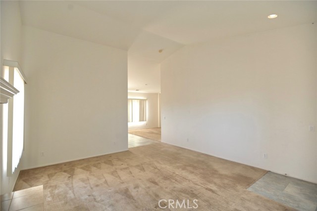 Detail Gallery Image 3 of 13 For 13037 Sunset Canyon, Victorville,  CA 92395 - 3 Beds | 2 Baths