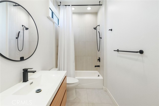 3208 Colorado Avenue, Santa Monica CA: https://media.crmls.org/medias/b88d0974-5945-48b2-a07f-980658bc55d8.jpg