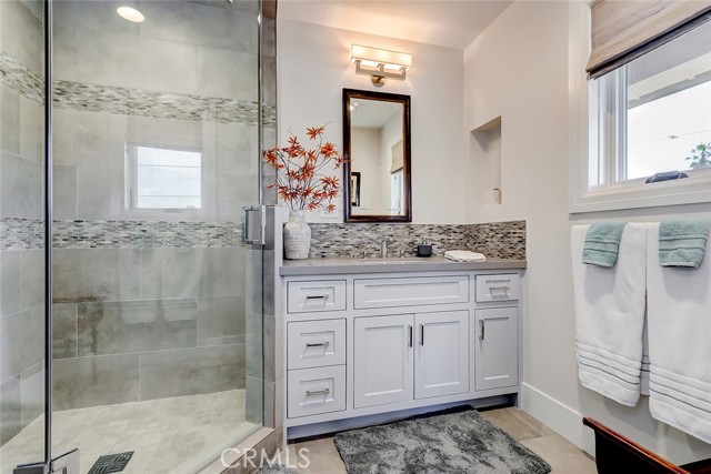 1833 8th Street, Manhattan Beach CA: https://media.crmls.org/medias/b88d4a4a-024e-4b5a-a4d3-e19bb01cac44.jpg
