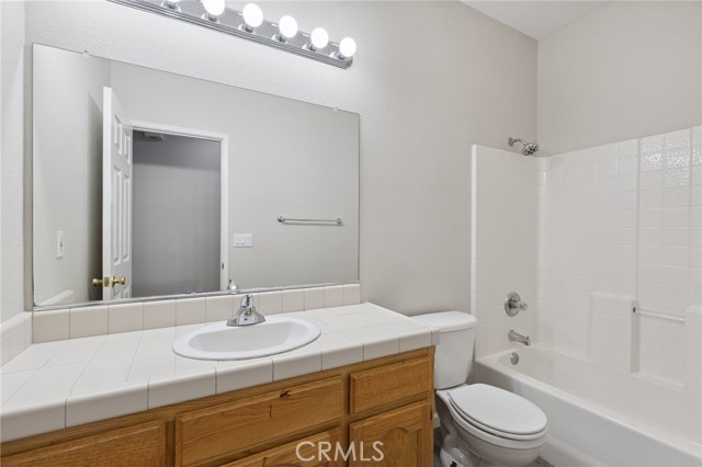525 Mallard Avenue, Lemoore CA: https://media.crmls.org/medias/b8909746-4a2f-400d-bdf6-390e050820a9.jpg