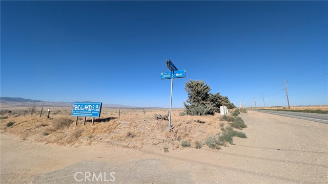 275 W Avenue B, Lancaster CA: https://media.crmls.org/medias/b890a29d-dc1b-406e-8c64-ba50ce39ade5.jpg