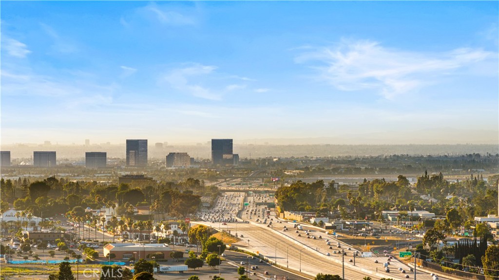 https://media.crmls.org/medias/b890b9cb-e415-4a25-bf62-3052b7d3c5d0.jpg?preset=X-Large