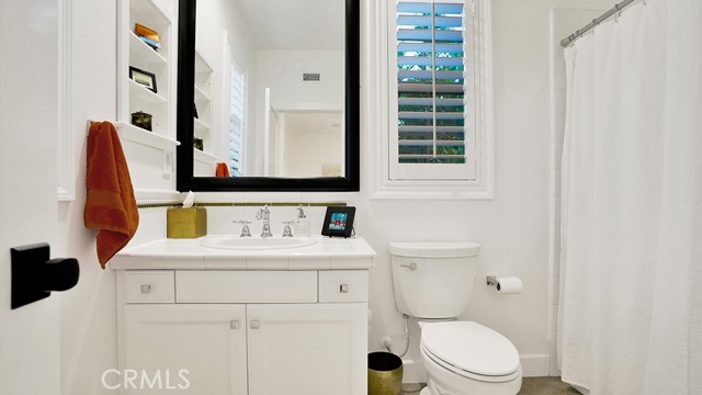 33 Via Armilla, San Clemente CA: https://media.crmls.org/medias/b890f3f5-124e-4081-8e35-8d91dc12c9ca.jpg