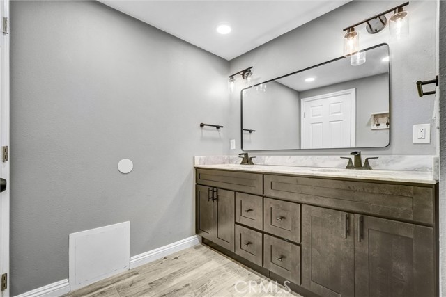 Detail Gallery Image 5 of 41 For 1135 Rosecrans 30a,  Fullerton,  CA 92833 - 2 Beds | 2 Baths