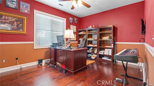 Image 27 of 65 For 13726 Kiwi Avenue