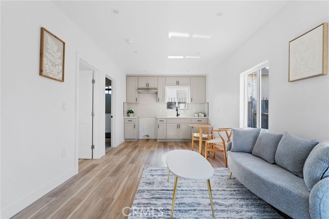 4442 Mettler Street, Los Angeles CA: https://media.crmls.org/medias/b89116d2-654a-46df-945a-59aab9aa44eb.jpg