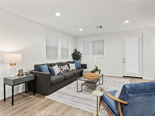 Detail Gallery Image 15 of 53 For 11238 N Mission Heights Dr, –,  CA 91345 - 3 Beds | 3 Baths