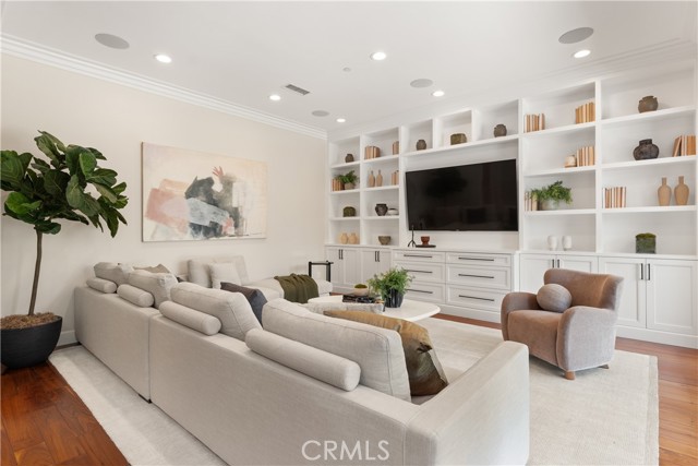 Detail Gallery Image 7 of 33 For 4330 Bellaire Ave, Studio City,  CA 91604 - 5 Beds | 4/1 Baths