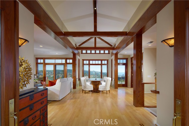 Detail Gallery Image 3 of 28 For 1570 Skyline Dr, Laguna Beach,  CA 92651 - 4 Beds | 2/1 Baths