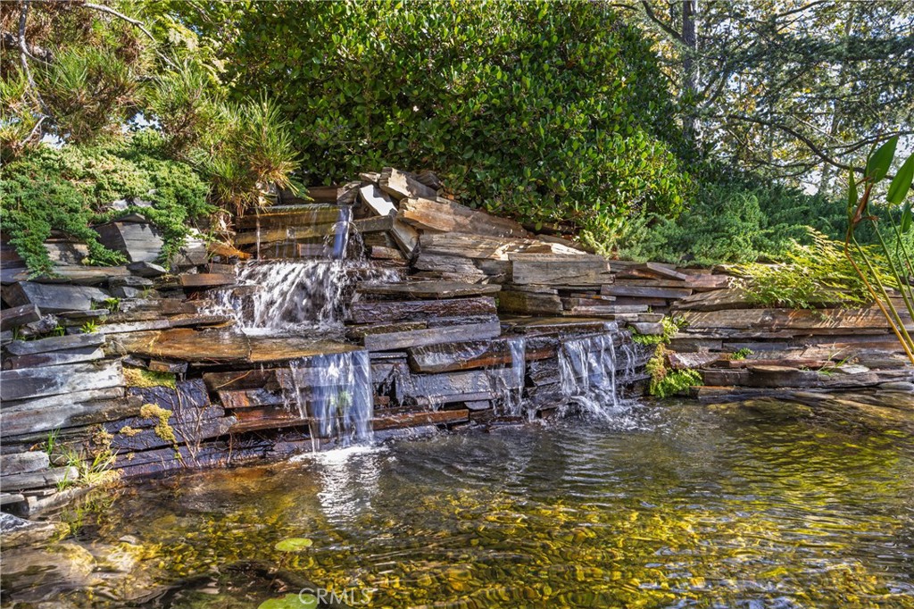 https://media.crmls.org/medias/b892a41b-7d7d-4107-b298-198c4d3136ab.jpg?preset=X-Large
