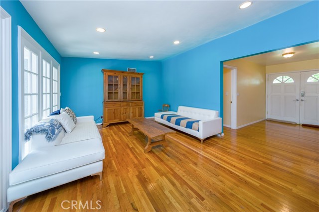 10900 Rathburn Avenue photo 3