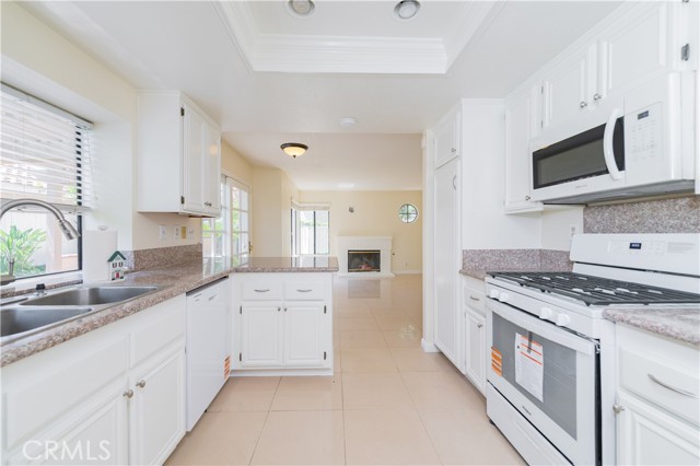 48 San Sebastian, Rancho Santa Margarita CA: https://media.crmls.org/medias/b894a36b-3fc8-4b33-b67e-a5e9c2976a53.jpg