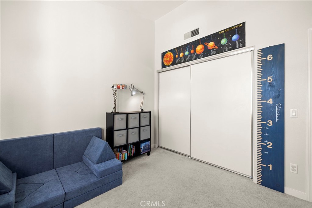 https://media.crmls.org/medias/b894dfd7-f5eb-40c0-8b08-3bc2112d0d19.jpg?preset=X-Large