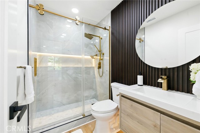 Detail Gallery Image 16 of 21 For 6119 Longridge Ave, Valley Glen,  CA 91401 - 4 Beds | 4/1 Baths