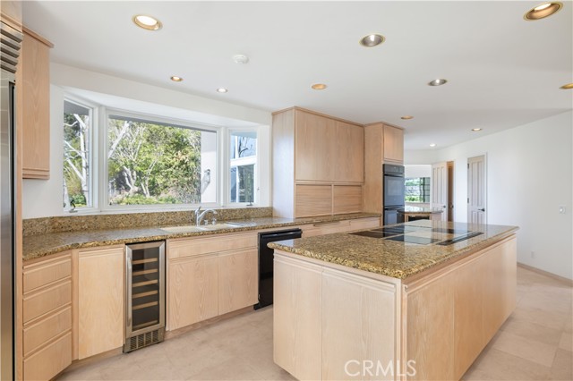 2 Inverness Lane, Newport Beach CA: https://media.crmls.org/medias/b8958f10-37eb-42c0-85a9-2977df648fd3.jpg