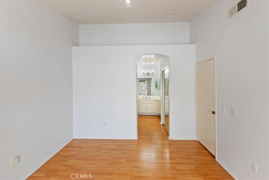 https://media.crmls.org/medias/b895a863-b9dc-4113-9597-4b652783069a.jpg?preset=X-Large
