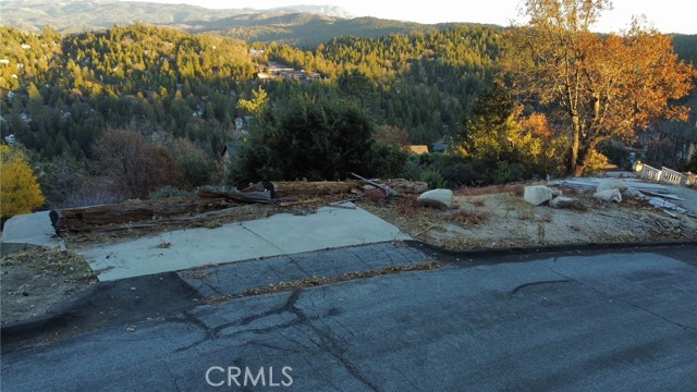 Detail Gallery Image 9 of 11 For 935 Sonoma Dr, Lake Arrowhead,  CA 92352 - – Beds | – Baths