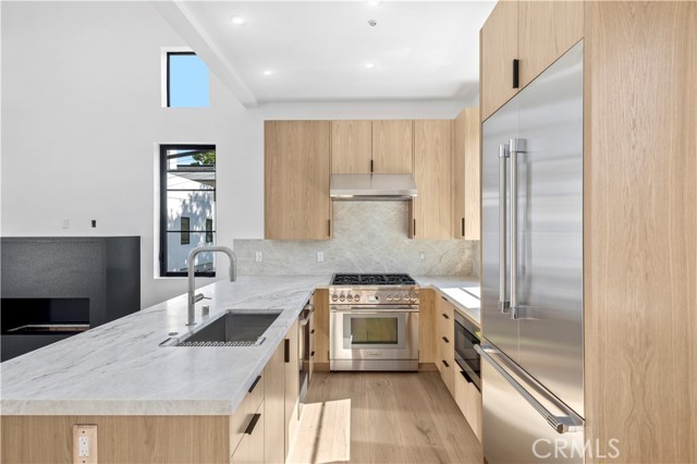 Detail Gallery Image 5 of 20 For 700 1/2 Iris, Corona Del Mar,  CA 92625 - 2 Beds | 2/1 Baths