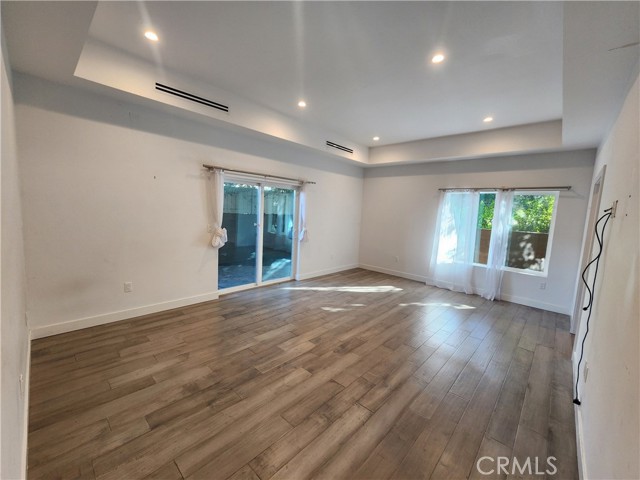 Detail Gallery Image 10 of 29 For 6848 Encino, Encino,  CA 91406 - 3 Beds | 3 Baths