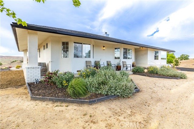 3150 Bluegrass Place, Creston CA: https://media.crmls.org/medias/b896826c-80bb-463e-b29d-1e5f2c9971ee.jpg