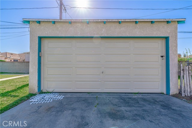 3834 West Boulevard, Los Angeles CA: https://media.crmls.org/medias/b896af7f-a1ea-42f4-b321-21cf70479bb4.jpg