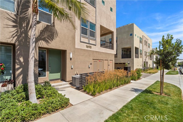 1698 Hollyleaf, Montebello CA: https://media.crmls.org/medias/b896dffb-f579-4a8f-8000-f9a8efc2d8e2.jpg