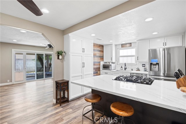 Detail Gallery Image 18 of 40 For 19071 Suva Ln, Huntington Beach,  CA 92646 - 4 Beds | 2 Baths