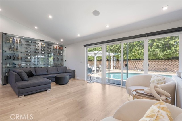 Detail Gallery Image 11 of 75 For 17043 Gunther St, Granada Hills,  CA 91344 - 4 Beds | 4 Baths