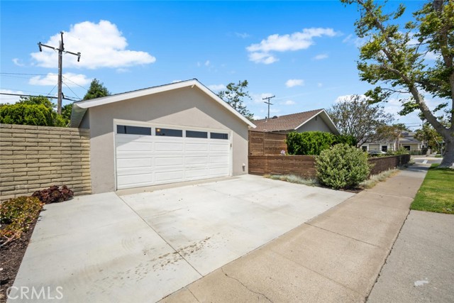 3272 Woodstock Road, Los Alamitos CA: https://media.crmls.org/medias/b89849fd-e5e4-4f00-9171-21b79e176e32.jpg