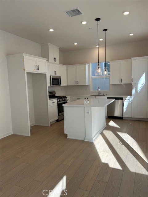 Detail Gallery Image 4 of 21 For 4453 S Bryant Paseo, Ontario,  CA 91762 - 3 Beds | 2/1 Baths