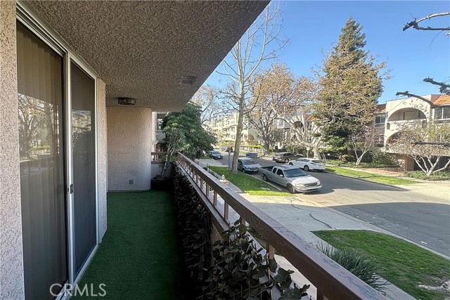 Detail Gallery Image 19 of 35 For 14530 Benefit #102,  Sherman Oaks,  CA 91403 - 2 Beds | 2 Baths