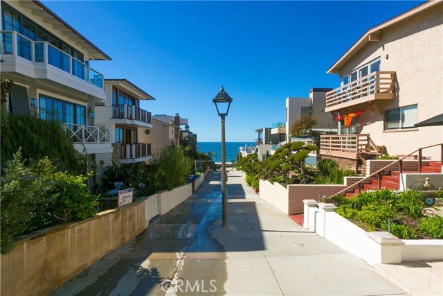 205 16th Street, Manhattan Beach, California 90266, 4 Bedrooms Bedrooms, ,3 BathroomsBathrooms,Residential,Sold,16th,SB17035734