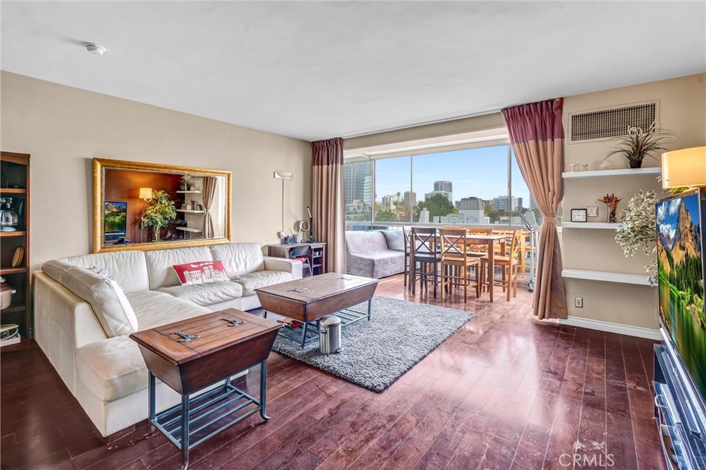 969 Hilgard Avenue #706