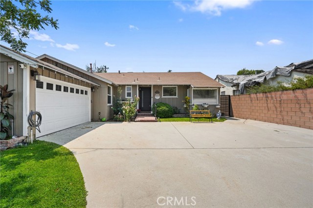 8745 Valjean Avenue, North Hills CA: https://media.crmls.org/medias/b89b5a3a-a125-44f9-af54-f42c45bf9c65.jpg
