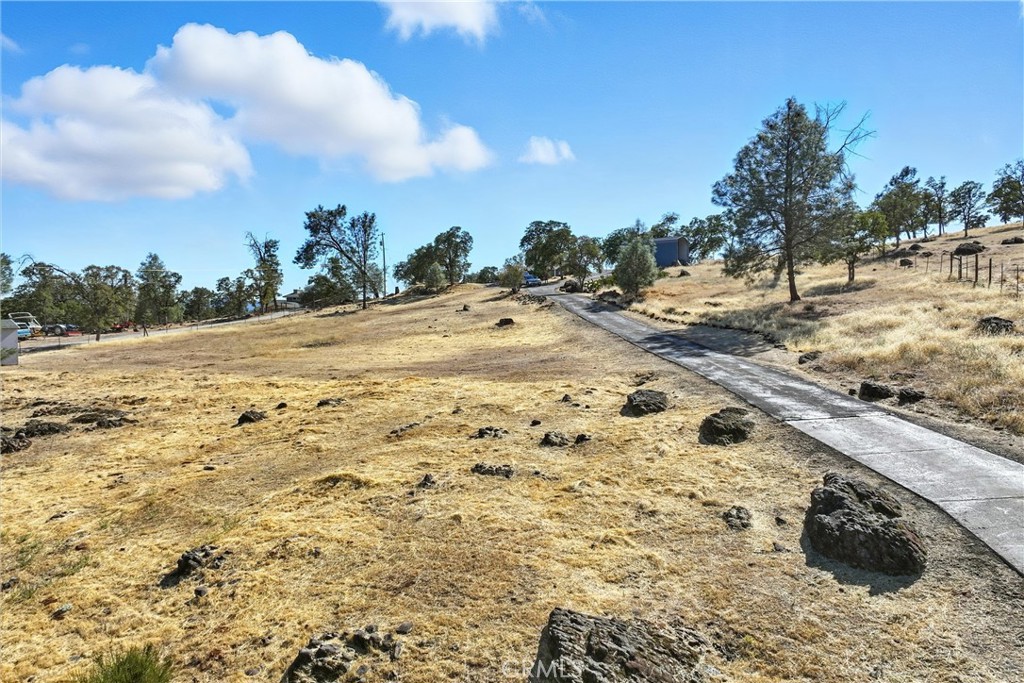 https://media.crmls.org/medias/b89bf2c1-a495-4911-9e75-cd2815bf753a.jpg?preset=X-Large