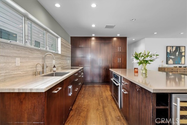 Detail Gallery Image 5 of 22 For 1049 14th St, Manhattan Beach,  CA 90266 - 3 Beds | 2 Baths