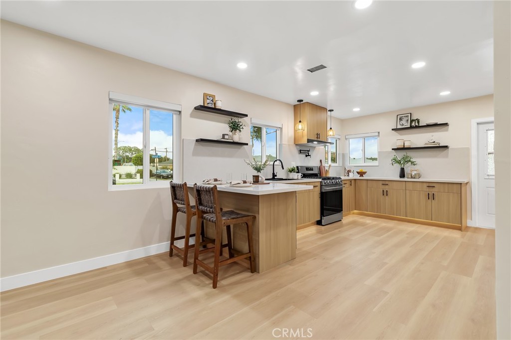 https://media.crmls.org/medias/b89ca4d7-8375-4637-8963-d7cc1387db7b.jpg?preset=X-Large