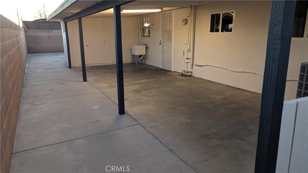https://media.crmls.org/medias/b89d1d25-e647-493a-b568-a7443e198fd8.jpg?preset=X-Large