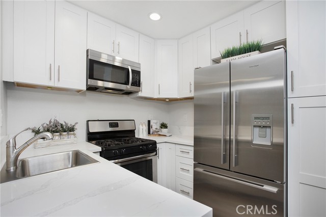 Detail Gallery Image 3 of 30 For 5 Rosa #140,  Rancho Santa Margarita,  CA 92688 - 2 Beds | 2 Baths