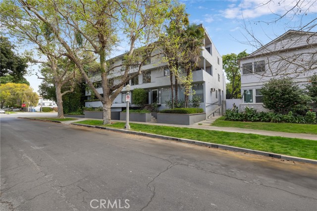 14506 Benefit Street, Sherman Oaks CA: https://media.crmls.org/medias/b89d6456-2cf9-4b58-96f0-7751bbeb670c.jpg