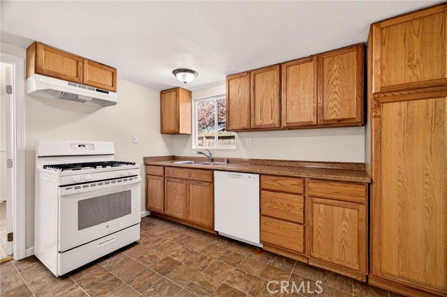 Detail Gallery Image 4 of 45 For 140 W 22nd, Chico,  CA 95928 - 2 Beds | 1 Baths