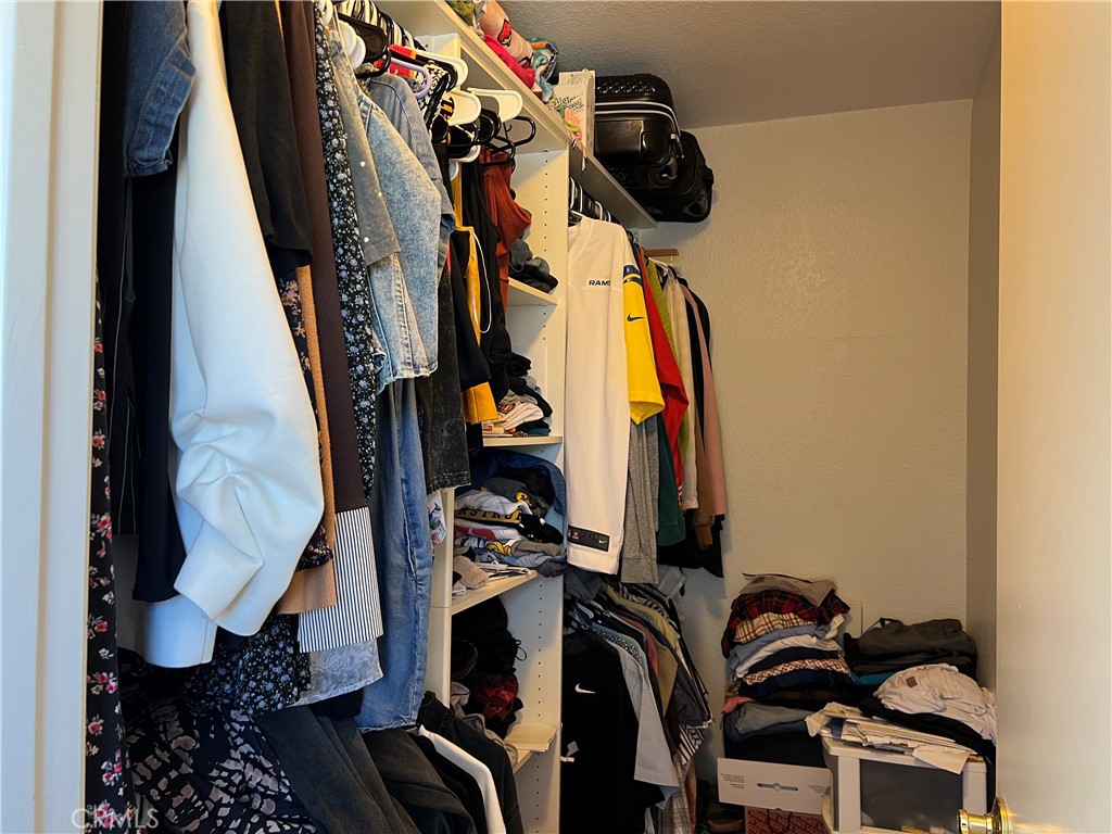 https://media.crmls.org/medias/b89d9129-7cb0-43b2-84c9-4482c8cd15f4.jpg?preset=X-Large