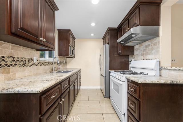 Detail Gallery Image 16 of 36 For 21522 Belshire Ave #8,  Hawaiian Gardens,  CA 90716 - 2 Beds | 2 Baths