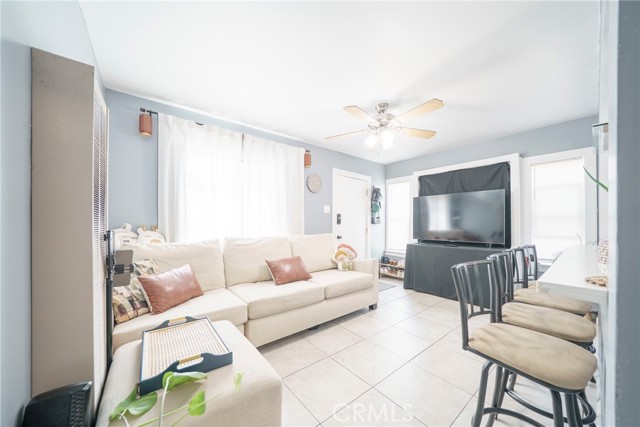 8217 Towne Avenue, Los Angeles CA: https://media.crmls.org/medias/b89e2719-92e0-4dd5-bd90-8c5e7408fae2.jpg