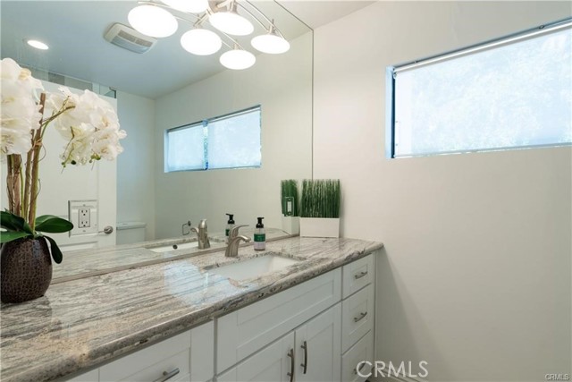 Detail Gallery Image 31 of 65 For 9484 Gloaming Dr, Beverly Hills,  CA 90210 - 4 Beds | 4 Baths