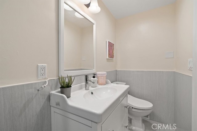 268 S Norton Avenue, Los Angeles CA: https://media.crmls.org/medias/b89ed210-4f18-4411-8e73-e44cb34fdb6b.jpg