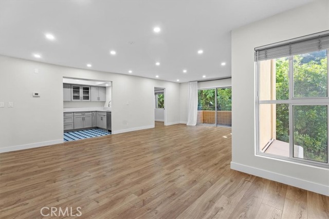 Detail Gallery Image 5 of 25 For 6752 Hillpark #303,  Los Angeles,  CA 90068 - 2 Beds | 2 Baths