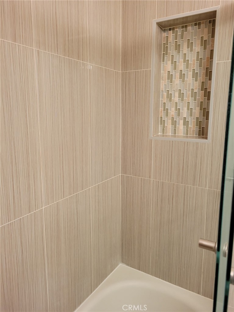 https://media.crmls.org/medias/b8a12108-b0de-4cfd-b3e1-c77a2a2e18a2.jpg?preset=X-Large