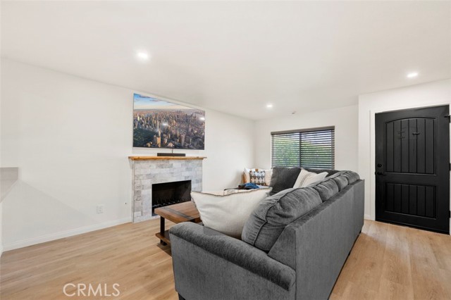 Detail Gallery Image 6 of 31 For 332 Cadillac Cir, Oceanside,  CA 92054 - 3 Beds | 2 Baths