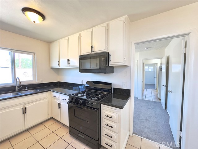 9459 Kaiser Avenue, Fontana CA: https://media.crmls.org/medias/b8a1e892-f877-458d-9039-7885d417c82a.jpg